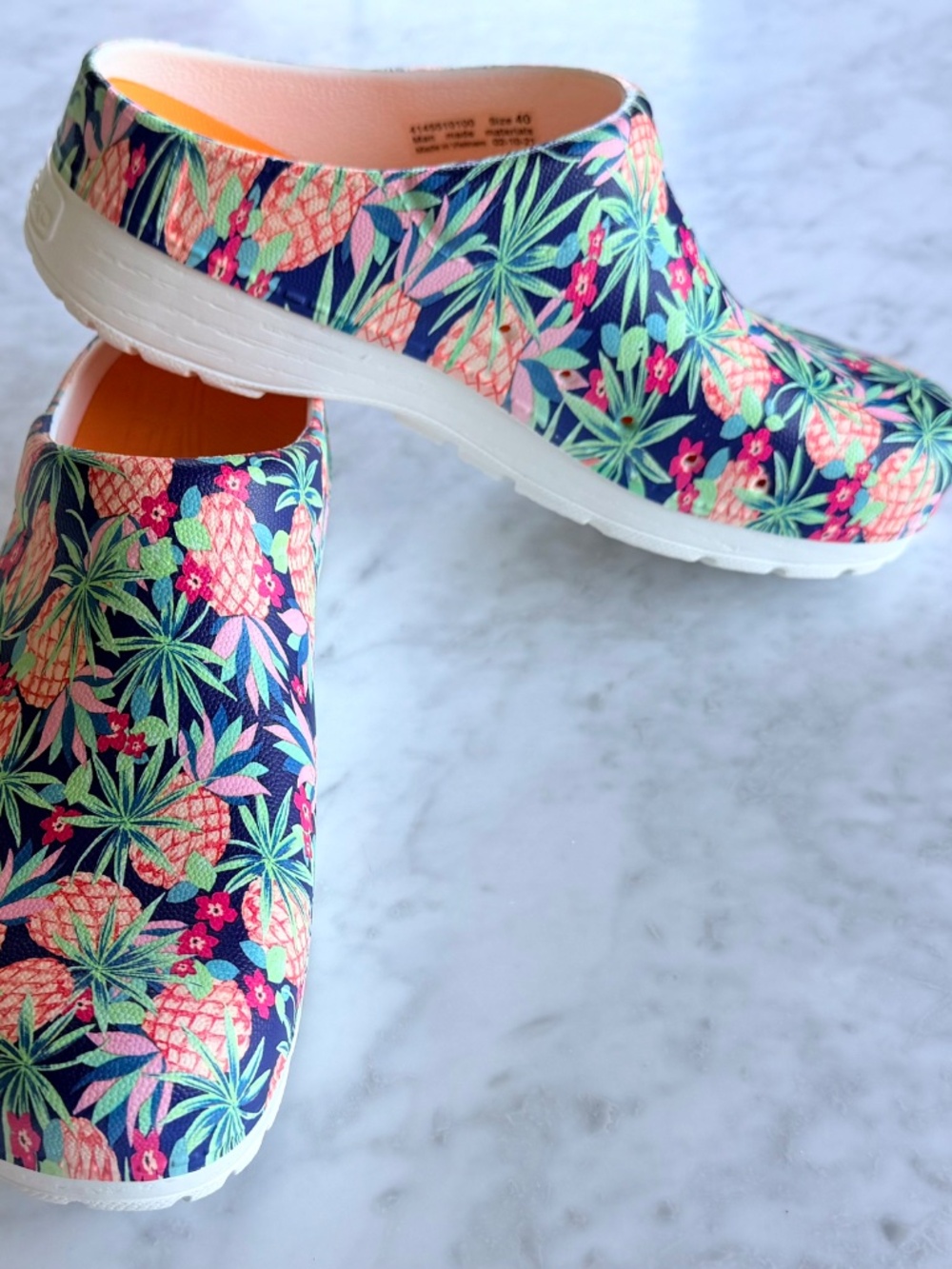 NEW!  Dansko Women's Kane Pineapples Backless Clogs:  Size 40 - Picture 3 of 16